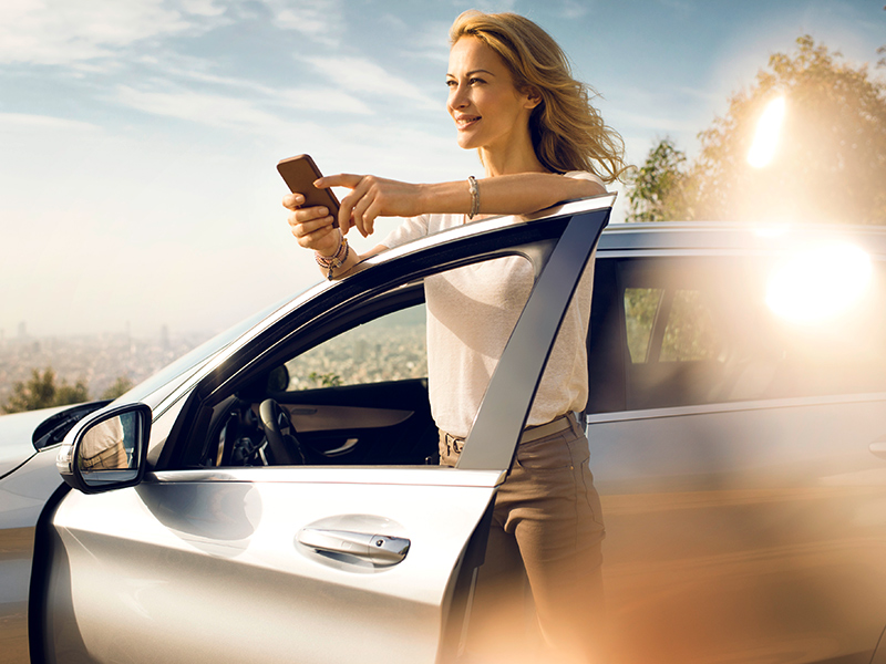 مرسيدس-بنز تسرّع عجلة الحلول الرقمية من خلال نظام “Mercedes me connect”